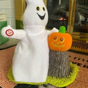 Hallmark Halloween Ghostly Singing Duo